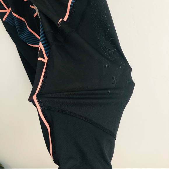 Champion duo dry capri leggings NWT reflective geometric zip pocket sz M - Picture 7 of 10
